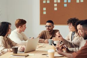 Стоит ли посещать разговорный клуб на курсах? / Блог - Capital Letter