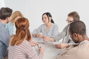 Общение с иностранцами. Полезные фразы для поддержания разговора / Блог - Capital Letter